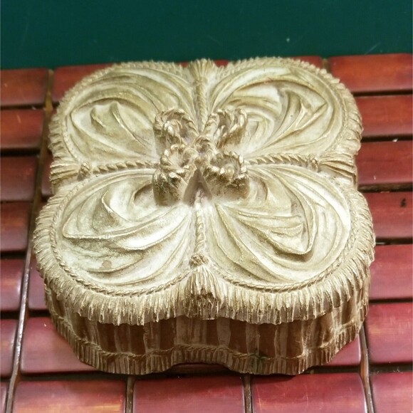 Vintage Dresser Trinket Jewelry Box Ornate Syrocowood Design Velvet 5"x5"x2.5" - Picture 1 of 5